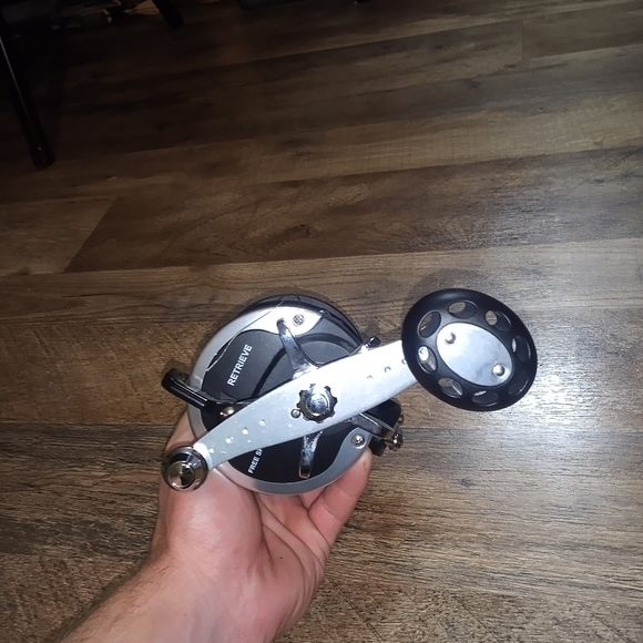 New without box snagging special Bass pro shop fishing reel - Picture 4 of 4